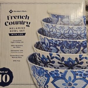 Member's Mark French Country Melamine Bowl Set with Lids - Blue and White